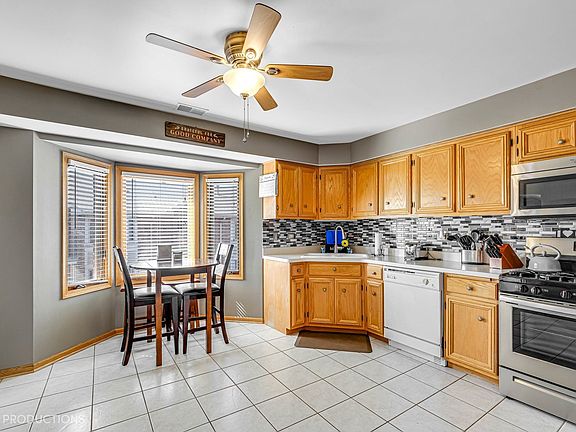 3rd image of 9400 Melvina Ave APT 3SE