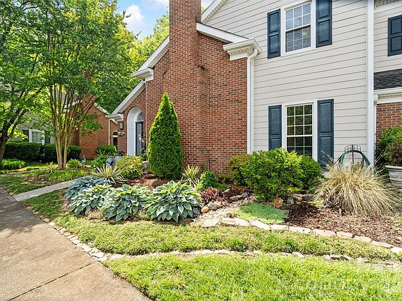 3rd image of 9486 Kings Falls Dr