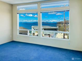 4004 Beach Dr SW APT 301, Seattle, WA 98116