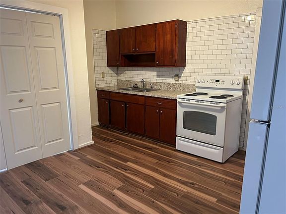 3rd image of 161 W 2ND AVENUE