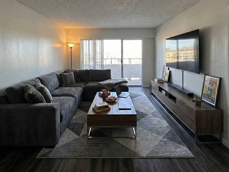 The Regency Apartments — Photo 25