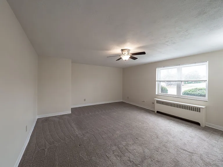 810 Perry Hwy — Photo 5