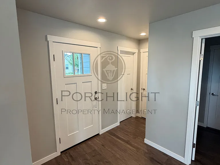 2102 Snowbush St — Photo 4
