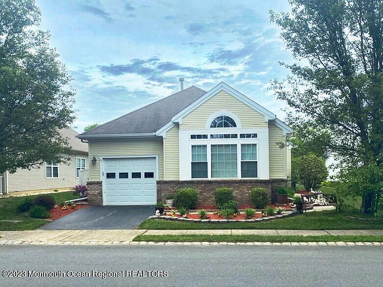 1st image of 21 Devereux Drive
