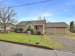 1105 W Fairview Dr, Springfield, OR 97477