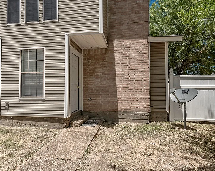 1801 Woodsman Dr #D — Photo 23