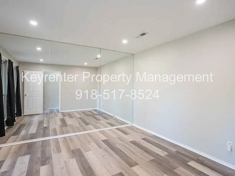 205 E Marshall St — Photo 14