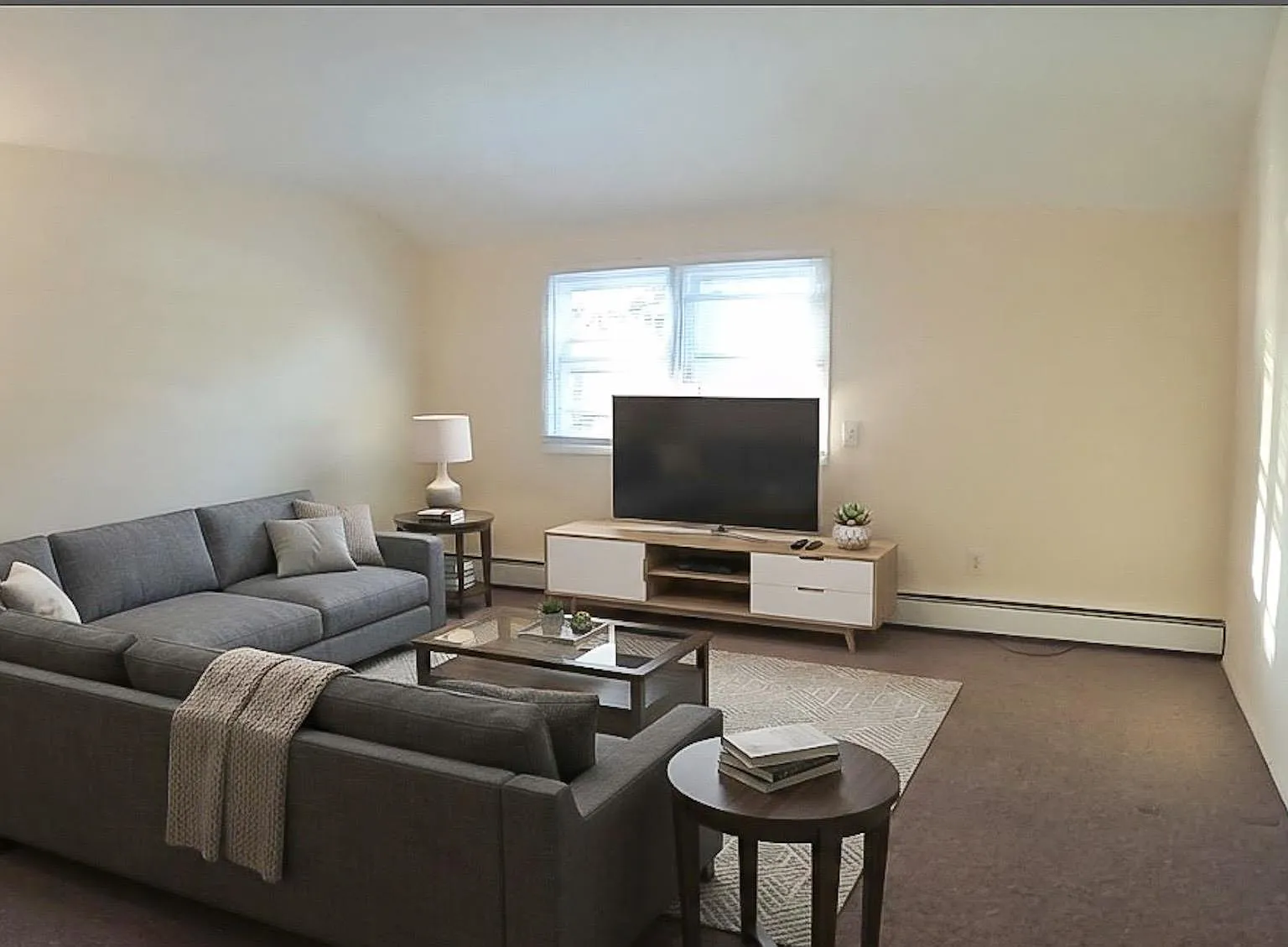 2 bed, 1.0 bath, 800 sqft, $2,600 — Photo 1