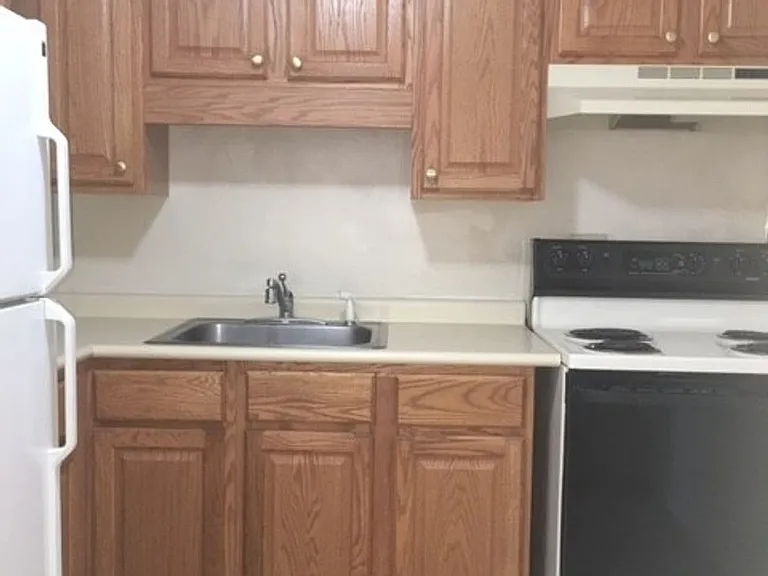 Pondview Apartments — Photo 9