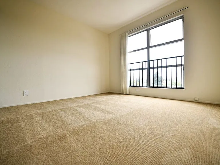 95 Linda Apartments — Photo 15