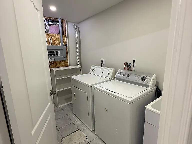 135 Monarch St #BASEMENT — Photo 28
