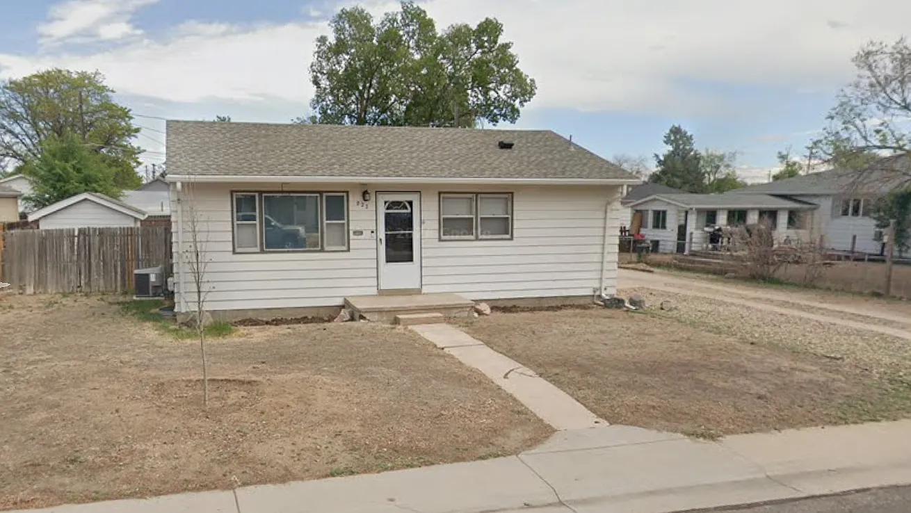 3 bed, 816 sqft, $2,200 — Photo 1