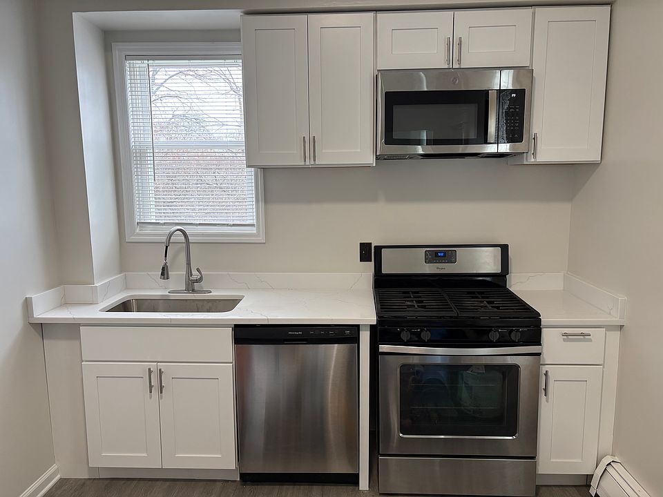 1st image of 305 W Clay Ave Floor 2