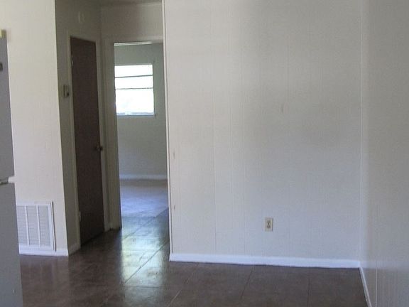 3rd image of 305 E Avenue A #Ab