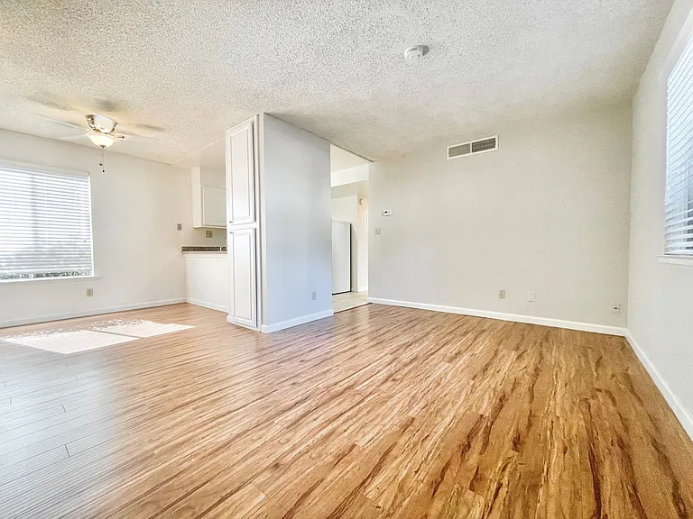 1619 G Street — Photo 13