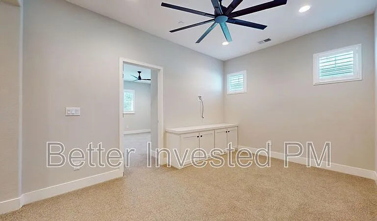 1437 Oak Cir — Photo 5