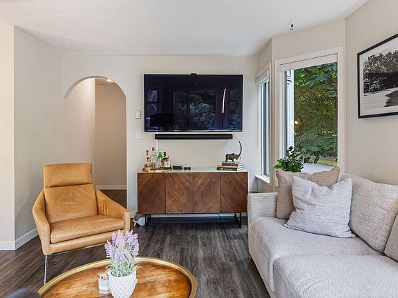 5th image of 1147 Nelson St #201