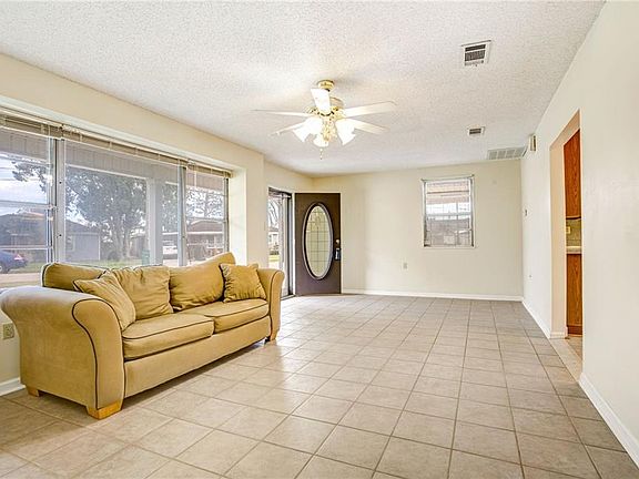 5th image of 84 Willow Dr