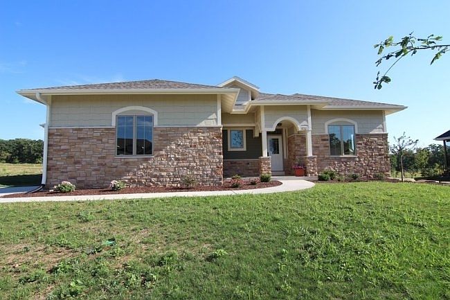1st image of 9002 Royal Oaks Cir