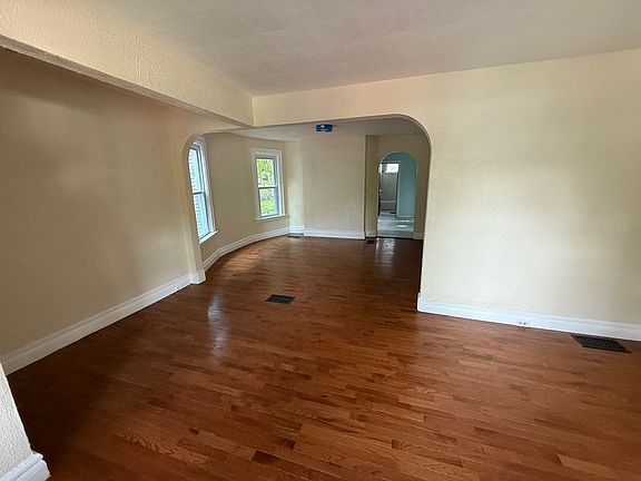 4th image of 1739 Amherst St #1
