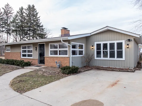 1916 Niva Ct, Waukegan, IL 60087