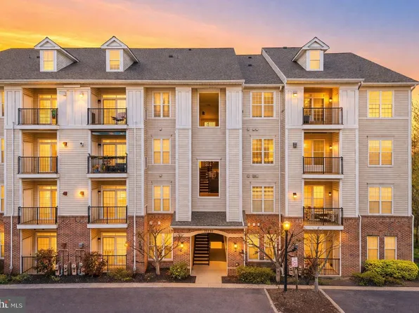 21191 McFadden Sq Unit 407, Sterling, VA 20165