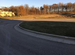 606 Cedar Bluffs Way, Slinger, WI 53086