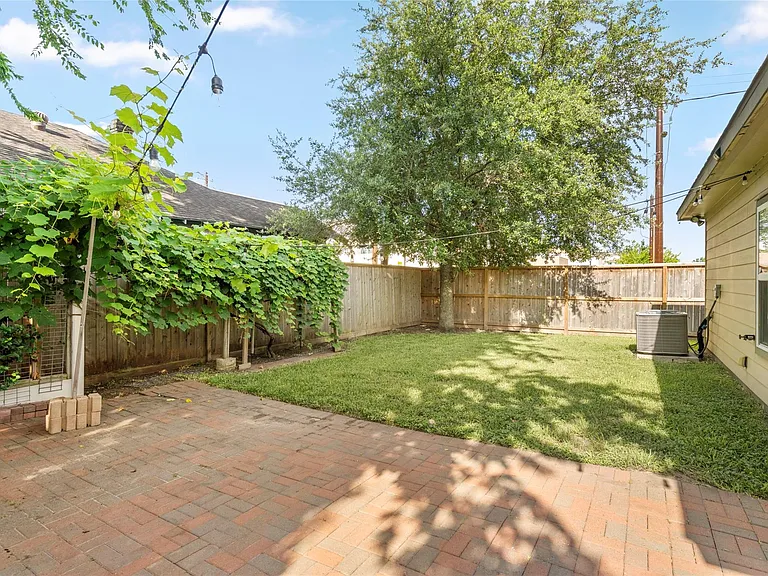 1613 Saulnier St — Photo 26