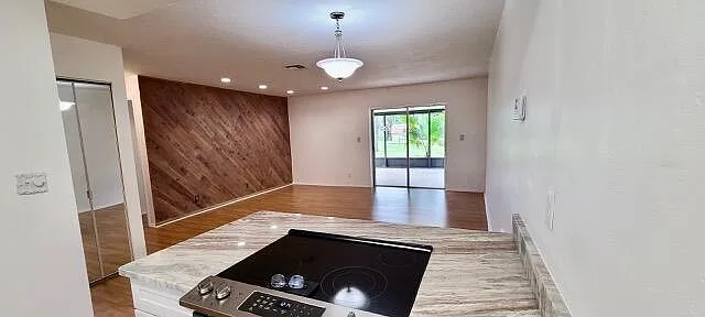 2 bed, 1.0 bath, 952 sqft, $2,000 — Photo 4