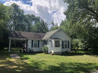 1552 Cox Rd, Grand Island, NY 14072