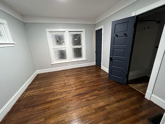 5th image of 713 Baldwin St