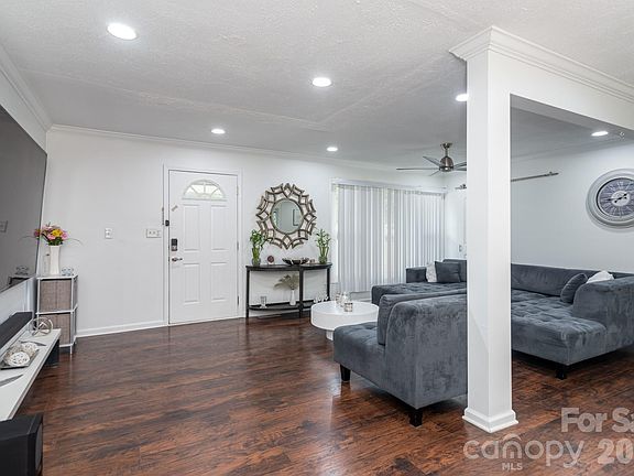 5th image of 1121 Rembrandt Dr SW