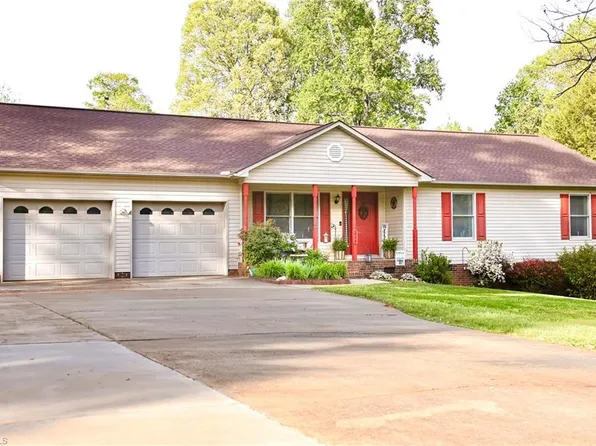 3777 Libertys Run Dr, Sophia, NC 27350