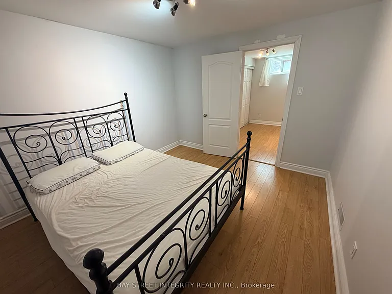 59 Christina Cres #BASEMENT — Photo 11