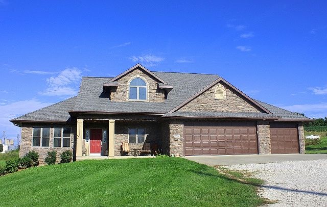 1st image of 2452 S Lakeview Dr