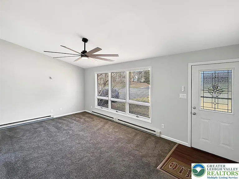 308 Hemlock Ln — Photo 6