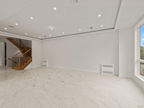 5th image of 11 Lincoln Street #201
