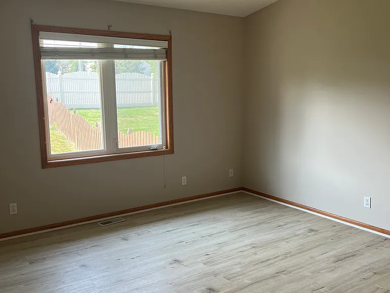 17621 Polk St — Photo 3