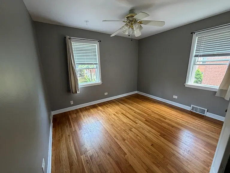 6817 N Seeley Ave #2 — Photo 2