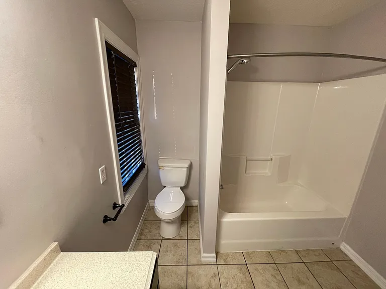 1541 S Kickapoo Ave — Photo 24