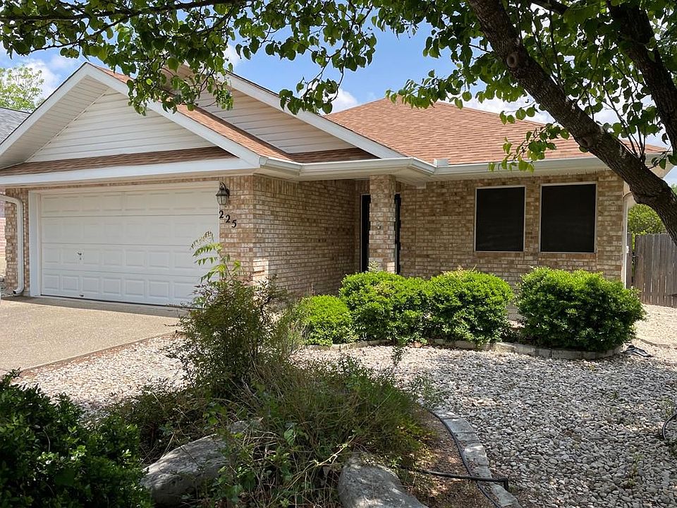 1st image of 225 Coronado Cir