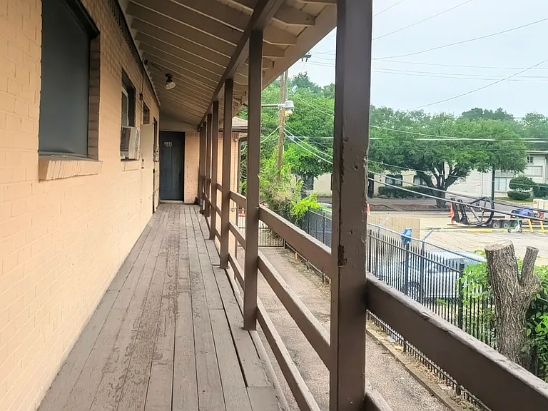 4810 Gaston Ave — Photo 27