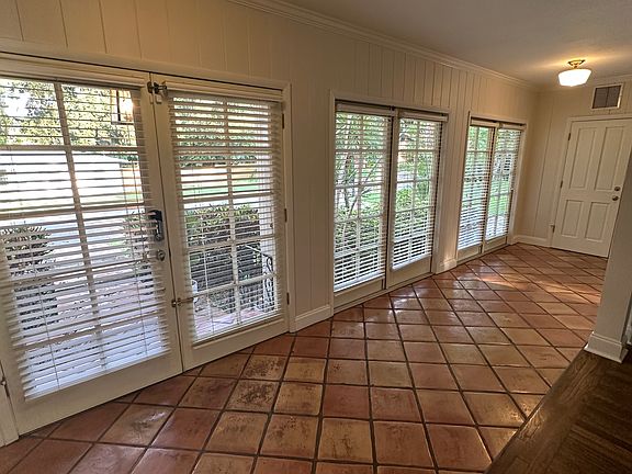 4th image of 705 Wood Dr