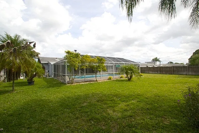 336 SE Tranquilla Ave — Photo 16