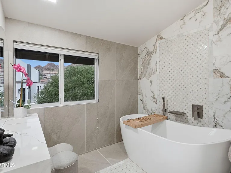 2221 E Vista Ave — Photo 34