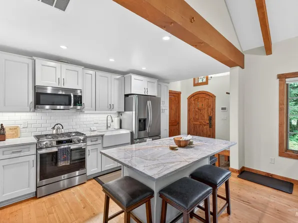 4 Rock Creek Ct, Tamarack, ID 83615