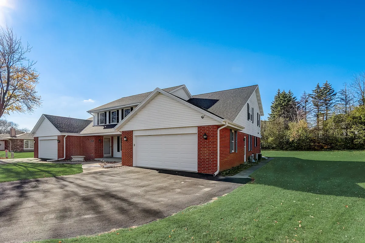 Building Photo - 16450 Dane Ct E