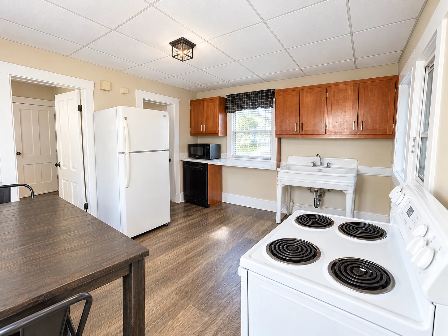 2 bed, 1400 sqft, $1,700 — Photo 2