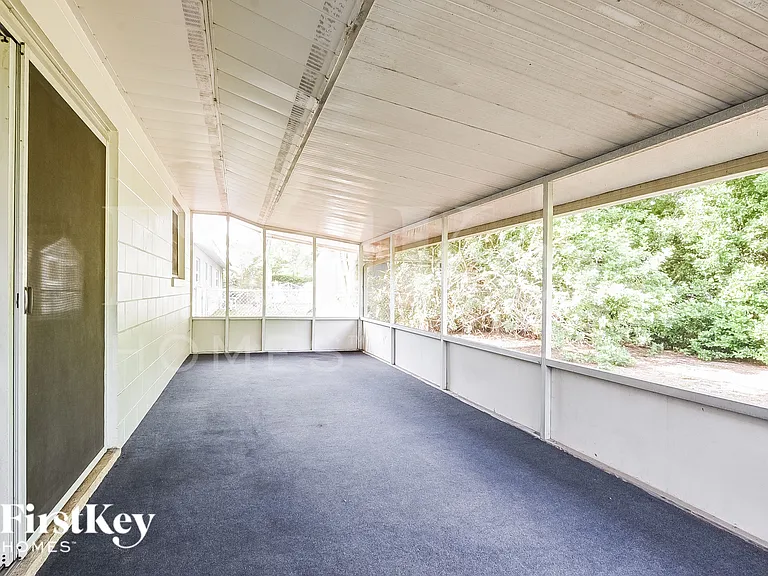 504 Saint Dunstan Way — Photo 17
