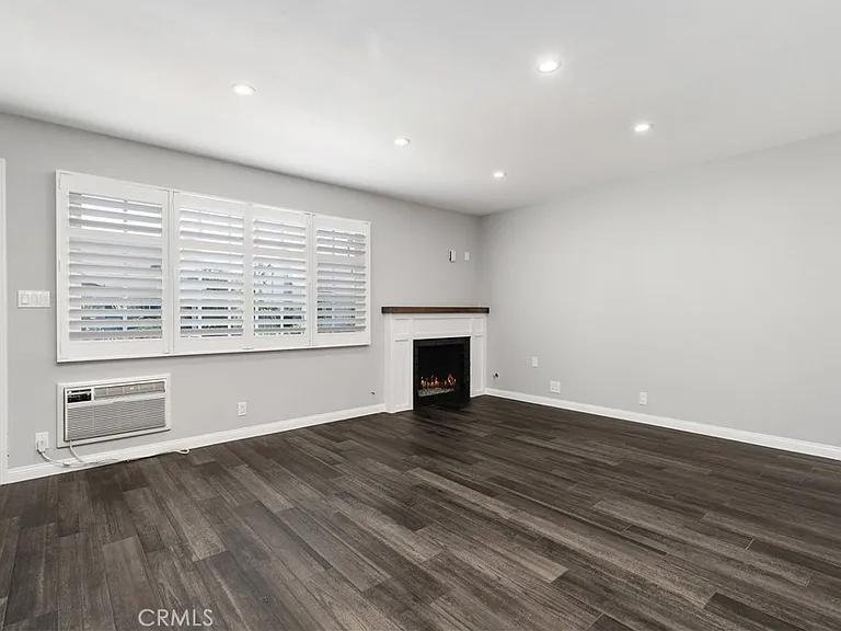 1201 N California St — Photo 4